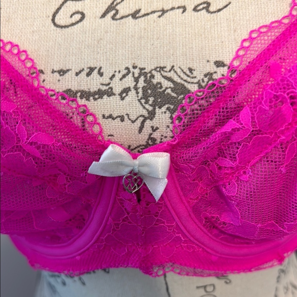 NWOT Victoria’s Secret Neon Pink Lace Underwire Bra - 38D - Picture 2 of 9